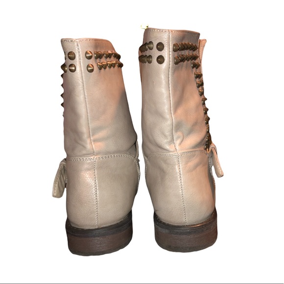 Boots Charlatte Russo size 8 tan with metal studs in good condition very stylish - Picture 4 of 6